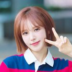 사로잡는 W로고 원피스’ (웬디의 영스트리트 출근길) [<b>HD</b>포토]