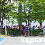 보려고 모여든 사람들’ (웬디의 영스트리트 출근길) [<b>HD</b>포토]