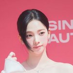 얼굴 살 더 빠진 것 같은 <b>자연광</b> 카리나