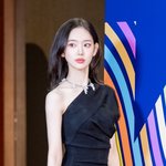 [현장포토] "블랙이 찰떡"...이솔, <b>도도</b> 토냥이