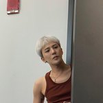 지드래곤, 소년미 여전한데…민소매로 반전 <b>남성미</b>