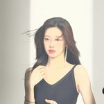 ‘얼굴 <b>천재</b>’ 고윤정, 자체발광 비주얼