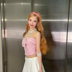 크러쉬 조이, 사랑스러운 근황 셀카 공개