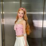 “사탕 같은 오후”…조이, 크러쉬 설렘 가득한 미소→러블리 에너지...