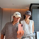 임창정과 베이징行..커플 모자 쓴 <b>닭살</b> 부부 “24시간 붙어있을...