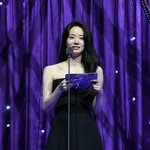 [댓글부탁해] [포토]신시아, 서울가요대상 <b>본상</b> 발표합니다!