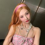 크러쉬 '29세' 레드벨벳 조이, <b>핑크</b>빛 무대에 깜찍한 비주얼…'인형...