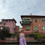 '현빈' 손예진, 어깨 드러낸 눈부신 자태…베니스서도 '여신 미모'