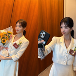 <b>노정</b>의, 꽃다발 들고 청순美 폭발…‘라이징 스타’ 인정