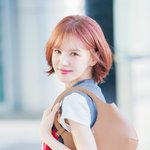 니트 베스트로 완성한 프레피룩…‘가을감성 물씬’ [스타일 <b>HD</b>]