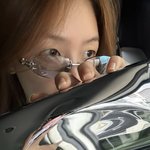 [댓글부탁해] [SCin스타] <b>뜨개</b> 꽃다발 들고 눈웃음 지은 방민아...