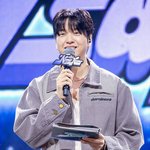 [포토] 유재필, 아이코닉 한 제로베이스원 쇼케이스 진행