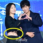 전지현 '강동원 급 복근이 내 배에' [한혁승의 포톡]