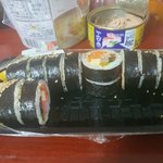 <b>김밥</b>먹고있어
