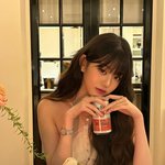 장원영, 여전히 소녀같은데…명품백 두고 '당당하게 음주' [해시태그]