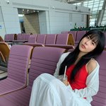 ‘응사’ 민도희 <b>민폐</b> 논란, 공항의자에 발 올린 사진에 뭇매