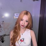 슬쩍 스며드는 눈빛의 여운”…조이, 금발변신→가을밤 미스터리 <b>압도</b>