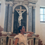 이민정, 예수상 앞 명품백 홍보…“<b>무례</b>하다” 뭇매