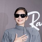 [현장포토] "<b>네일</b>까지 깔맞춤"...제니, 스타일 아이콘