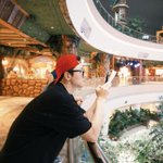 지창욱, <b>롯데</b>월드 실물포착…안경·모자 써도 숨길 수 없는 훈남 포스