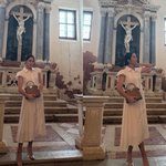 손예진이 찍어준 사진에 팬들 <b>비난</b>…"신성한 장소에서 가방 광고...