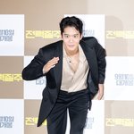 [현장포토] "한번 뛰어볼까"…하석진, 재치만점 포즈