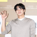 [현장포토] "미소에 반해"…이신영, 짙은 이목구비