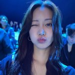 '억대 <b>SUV</b>' 한그루, 모공 하나 없는 말끔한 피부+쭉 뻗은 각선미...