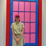 조윤희 <b>여유</b>로운 일상…작품 앞에서 '찰칵'