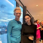 에스파 카리나, 옆트임 드레스로 핫한 분위기···틸다 스윈튼과 투...