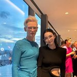 카리나, <b>옆구리</b> 뻥뚫린 고혹적 원피스…틸다 스윈튼과 투샷 [N샷]