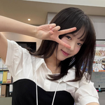 지예은, 활동 중단한다더니... '환한 <b>미소</b>' 짓고 셀카 [해시태그]