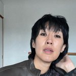  이혼하고 더 <b>힙해</b>…가죽 재킷+니트톱으로 가을룩 완성 [해시태그]