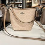 여자친구 200일 생일<b>선물</b> 샀는데 너무 촌스럽나요..?