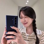 박은빈 귀엽게 땋은 머리하고 '찰칵'…뚜렷 이목구비