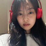 '450억 사옥 이전' <b>제니</b>, <b>집</b>에선 부내 감춘 '개구쟁이'