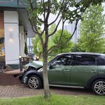 차량 인도 <b>돌진</b>.10대 여학생 2명등 3명 부상