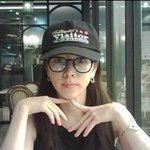 한지민, <b>뿔테</b>안경 써도 예쁘네…김혜수·한효주도 ''