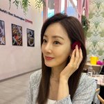 51세 오나라, 귀에 꽃 달고 <b>미소</b>…나이 안 믿기는 미모