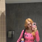 크러쉬 레드벨벳 조이, <b>슬림</b> 몸매로 핑크 공주 비주얼 과시