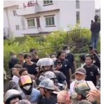 성난 시민에 의해 폭행당하는 <b>네팔</b> 총리