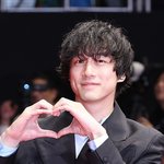 닮은꼴’ 사카구치 켄타로, 3세 연상 비연예인과 <b>동거설</b> ‘솔솔’