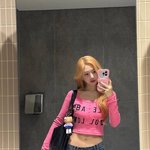 조이, 크러쉬 화려한 핑크 <b>크롭</b>티로 팬들의 마음 사로잡다