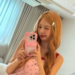 레드벨벳 조이, 크러쉬 체리 파자마룩으로 전한 ‘러브 스플래시’...