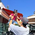 [댓글부탁해] <b>랄랄</b>, '11세 연상' 남편과 딸 사진 공개…"잘...