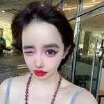 '건강 악화' 박봄, 활동중단 후 근황 "집 앞에서"