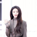 [현장포토] "가을을 입었어"...<b>슈화</b>, 인형의 출국