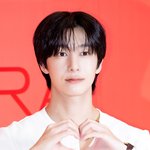 [현장포토] "여심을 녹인다"…<b>형원</b>, 심쿵 손하트