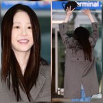 고현정, <b>뉴욕</b>행 출국길서 ‘백 던지기 퍼포먼스’…“사마귀 졸업이다”