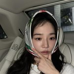 GD 보자기 패션+굴욕 각도 완벽 소화..청순美 폭발[스타<b>IN</b>]